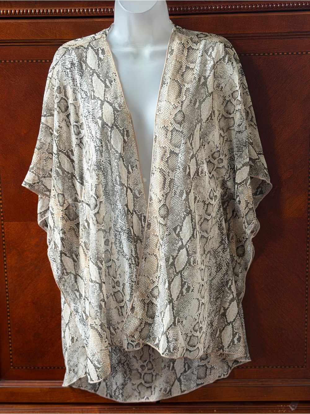 Stitch Fix Emory Park Snake-Print Open Front Kimono in Beige and Gray